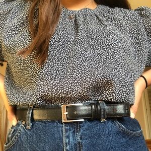 Women’s size 12 blouse. In perfect condition!